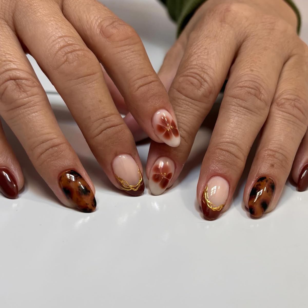 Medium Almomnd Press on Nails - Elegant White Floral Bridal Fake Nails