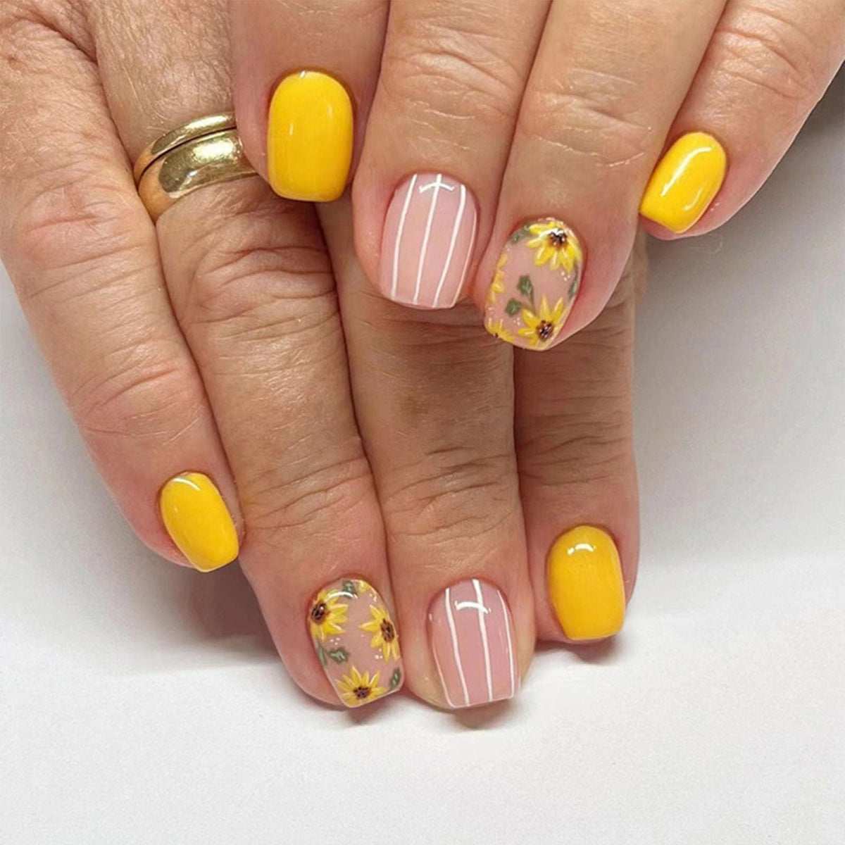 Short Press on Nails Square Nude Ombre Fake Nails Press ons White Glue Stick on Nails with Designs Full Cover Acrylic Glossy Artificial Cute False Nail for Women Girls 24 Pcs