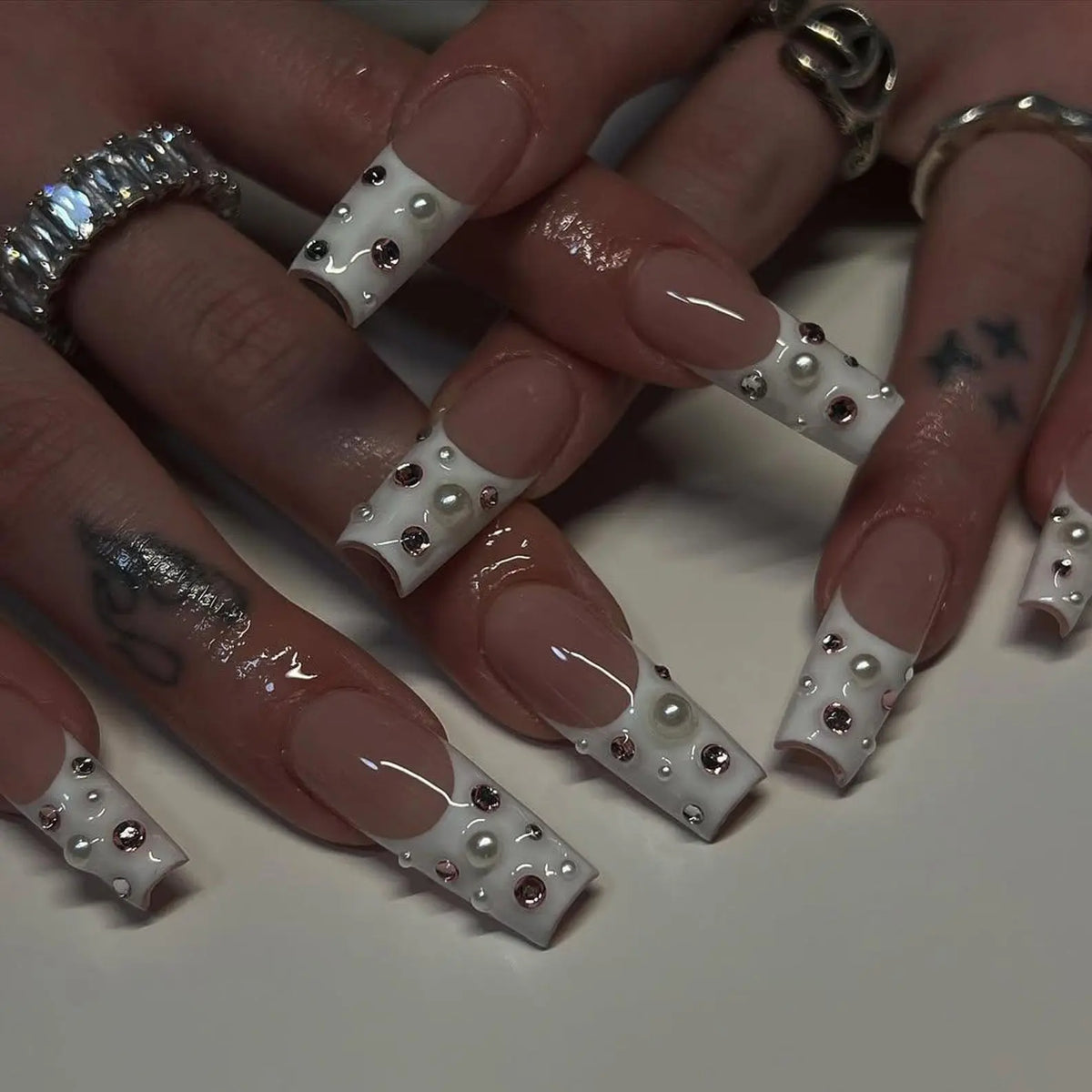 Alice WonderNails – French Tip Wedding Press-On Nails with Pearls & Rhinestones | Classic Elegant Bride Nail Art for Event Nails – AW239