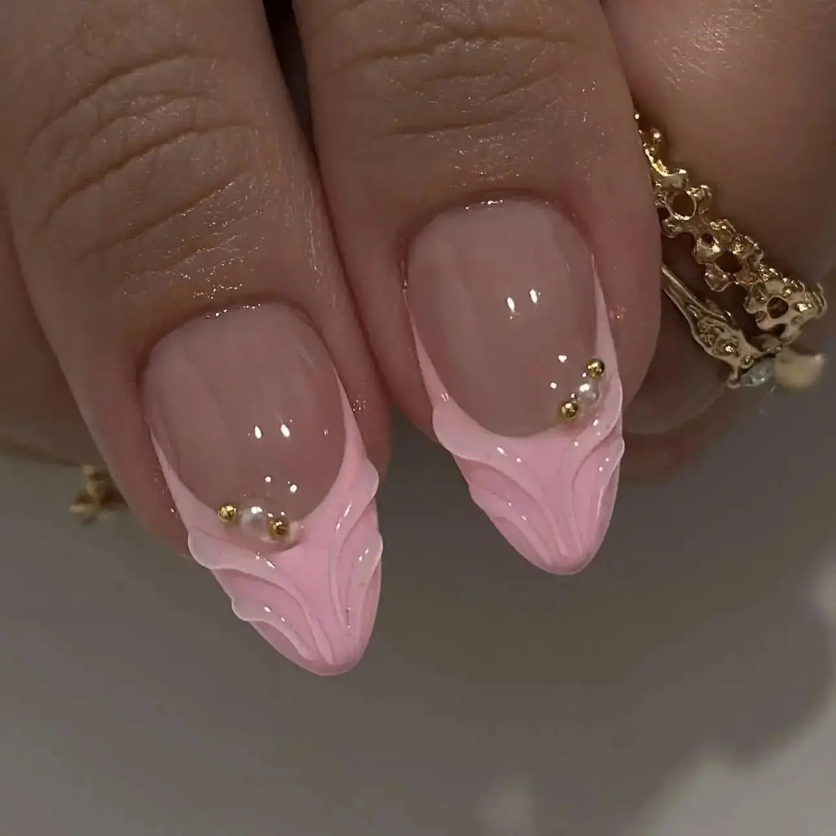 Women's Nude Pink 3D Flower Press-On Nails, Almond French Tip False Nails with Wavy Design, Glossy Reusable Acrylic Nail Set for Everyday Wear, Weddings & Parties