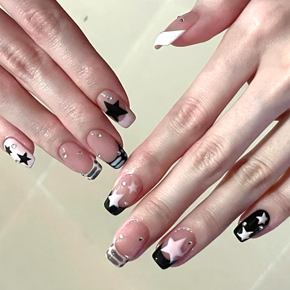 White French Tip Press on Nails Short Fake Nails with Chrome Gold Line Designs French Nails Press ons Nail Tips Stick on Nails Almond Shape Acrylic False Nails Finger Manicure for Women Daily Wear
