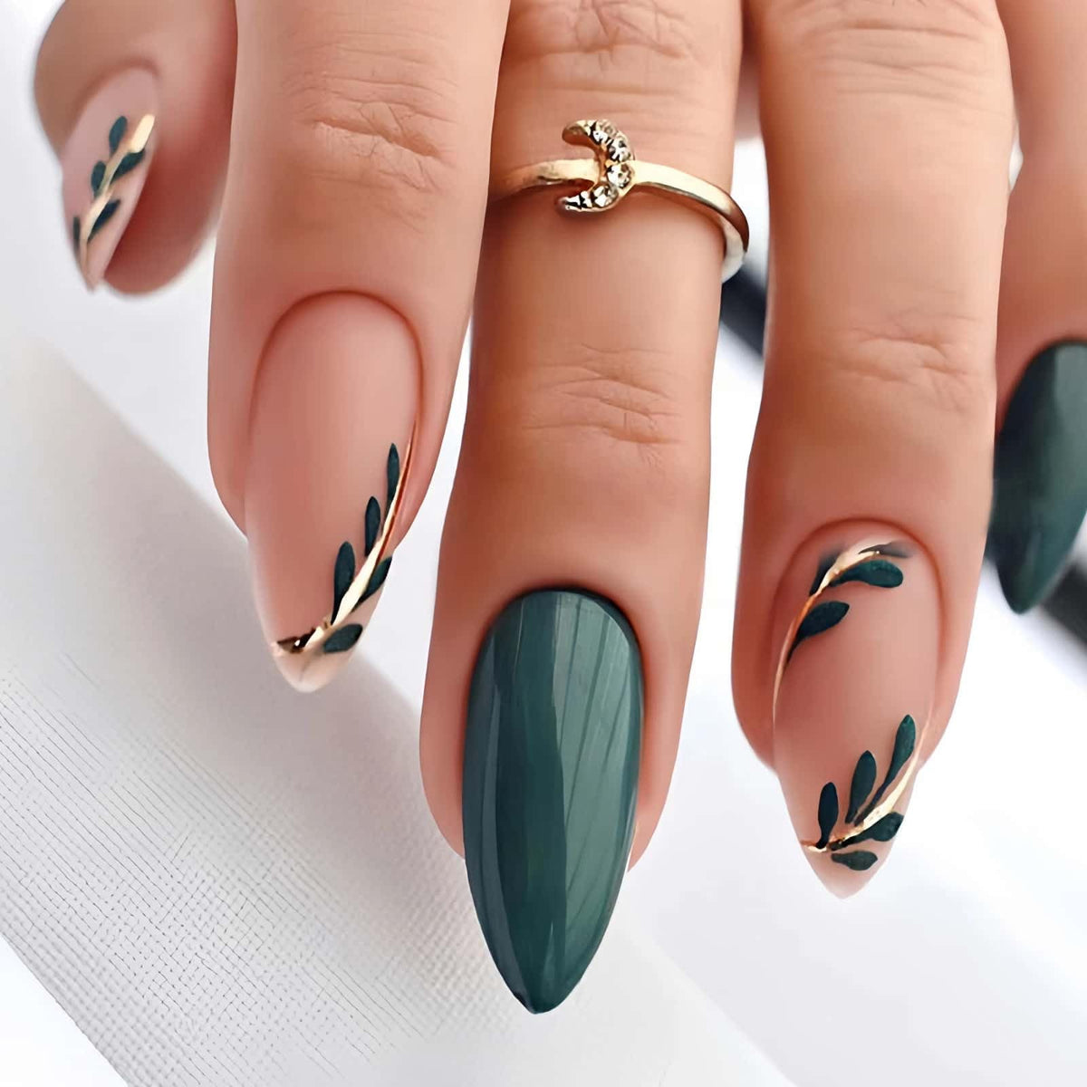 Lace Print Short Almond Press On Nails with 3D Rhinestones 24Pcs