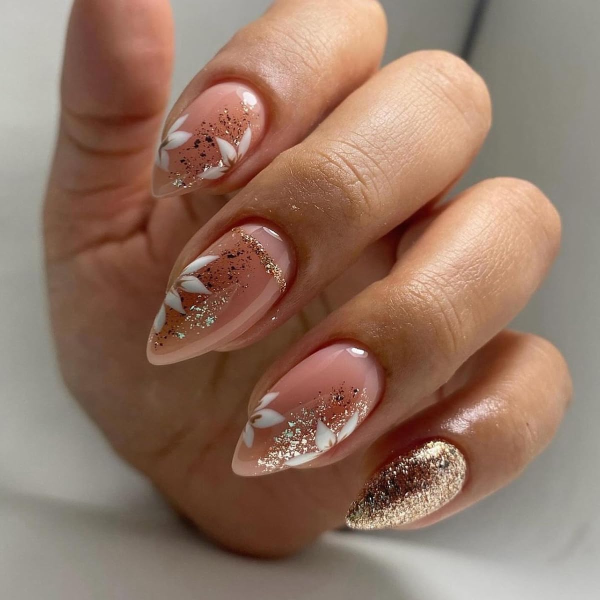 24Pcs French Tip Press on Nails Gloss Short Almond Fake Nails Bow Designs White French Nails Pearl Press ons Cute False Nails Artificial Rhinestones Stick on Nails Acrylic Nails for Women Nail Decor