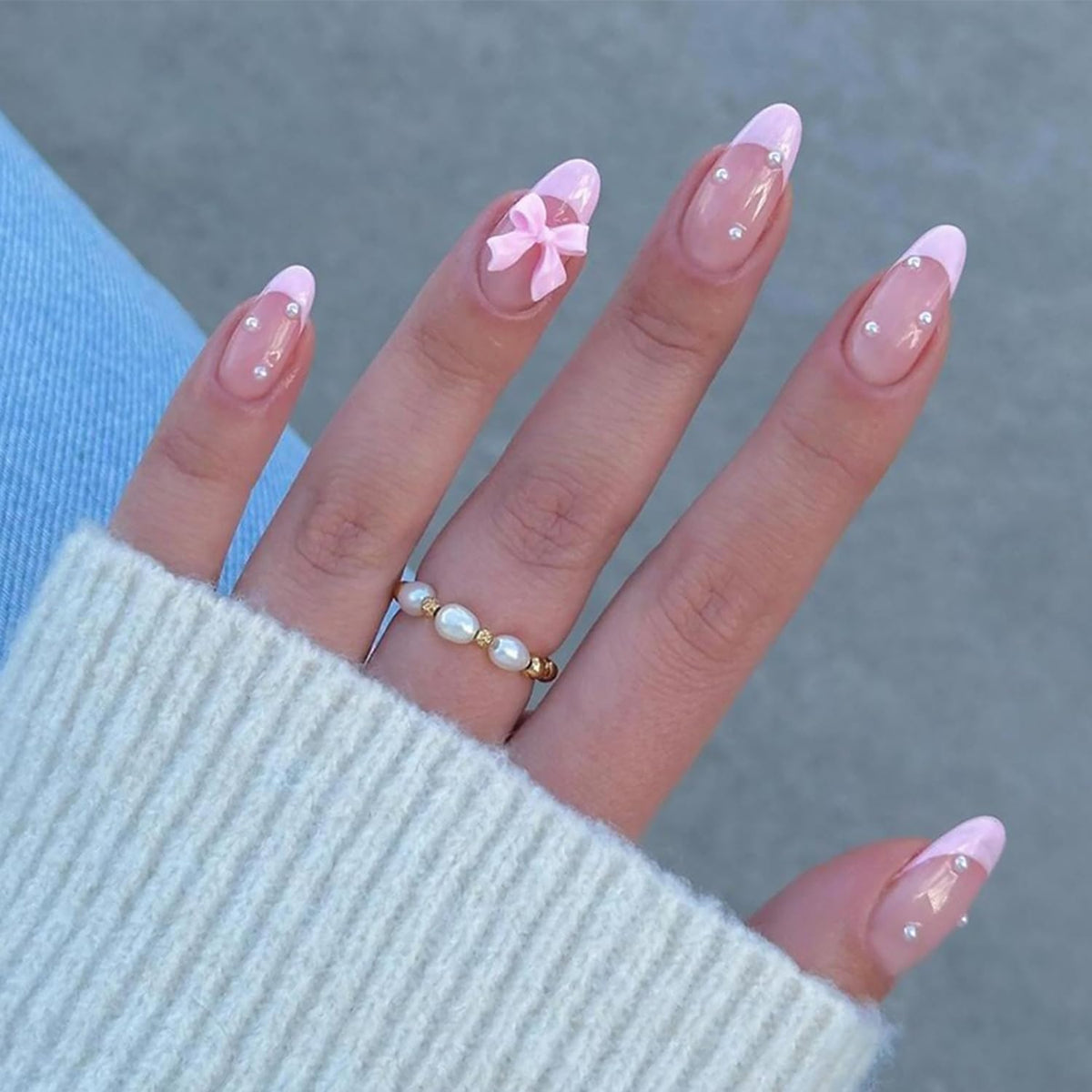 24pcs Short Square Press on Nails French Tip Fake Nails White Flower with Star Design Glitter False Nails Luxury Nail Charms Crafts White Stripes Glue on Nails for Women Manicure Tips