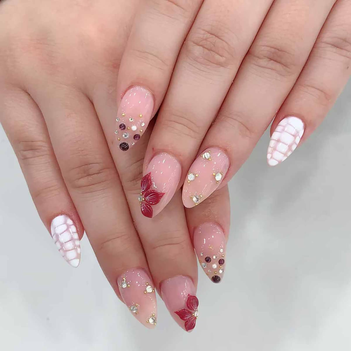 Summer Press on Nails Almond Pink Floral Shell Pearl Gold Dot Fake Women