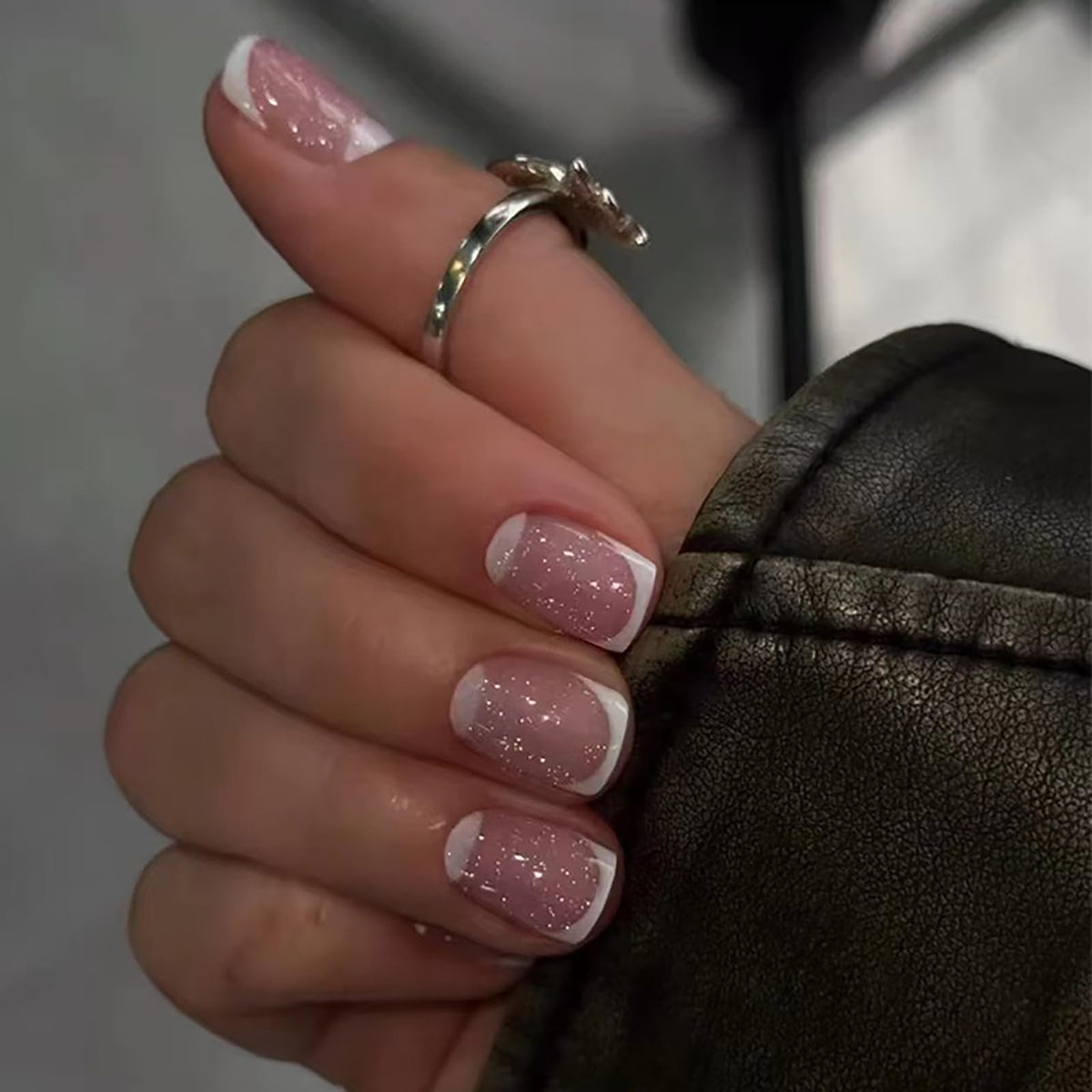 French Tip Press on Nails Glitter Petite Short Square Fake Nails Pink Nude Glossy Design Sparkly False Nails Glue on Nails with Full Cover Acrylic Stick for Women Girls Nail Decorations 24Pcs