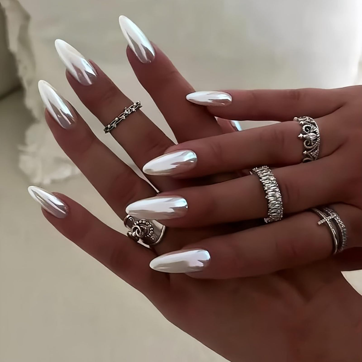 24Pcs Handmade Press on Almond Nails Nude Pink White Gold Flower Fake Nails Pearl False Nails Elegant Summer Nails Glue on Luxurious for Girl Women Stick on Nails Bridal Wedding Formal Events Life