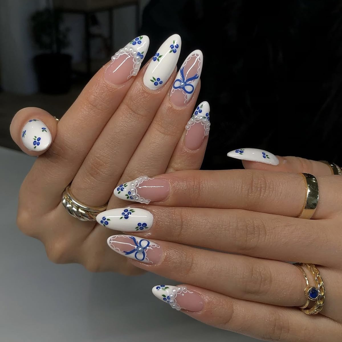 Almond Shape Plastic False Nails, 24pcs Set, Glossy Finish, Classic Elegant French Tip, Reusable with Jelly Sticker, Perfect for Parties & Gifts