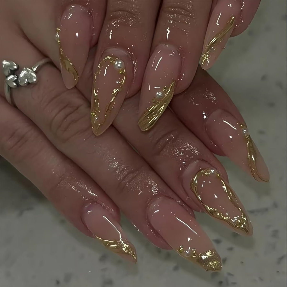 24Pcs White French Tip Press on Nails Medium Almond Fake Nails with Heart Pearl Design French Tip False Nails Cute 3D Bow Gems Stick on Nail Full Cover Reusable Glue on Nails for Women Wedding Daily