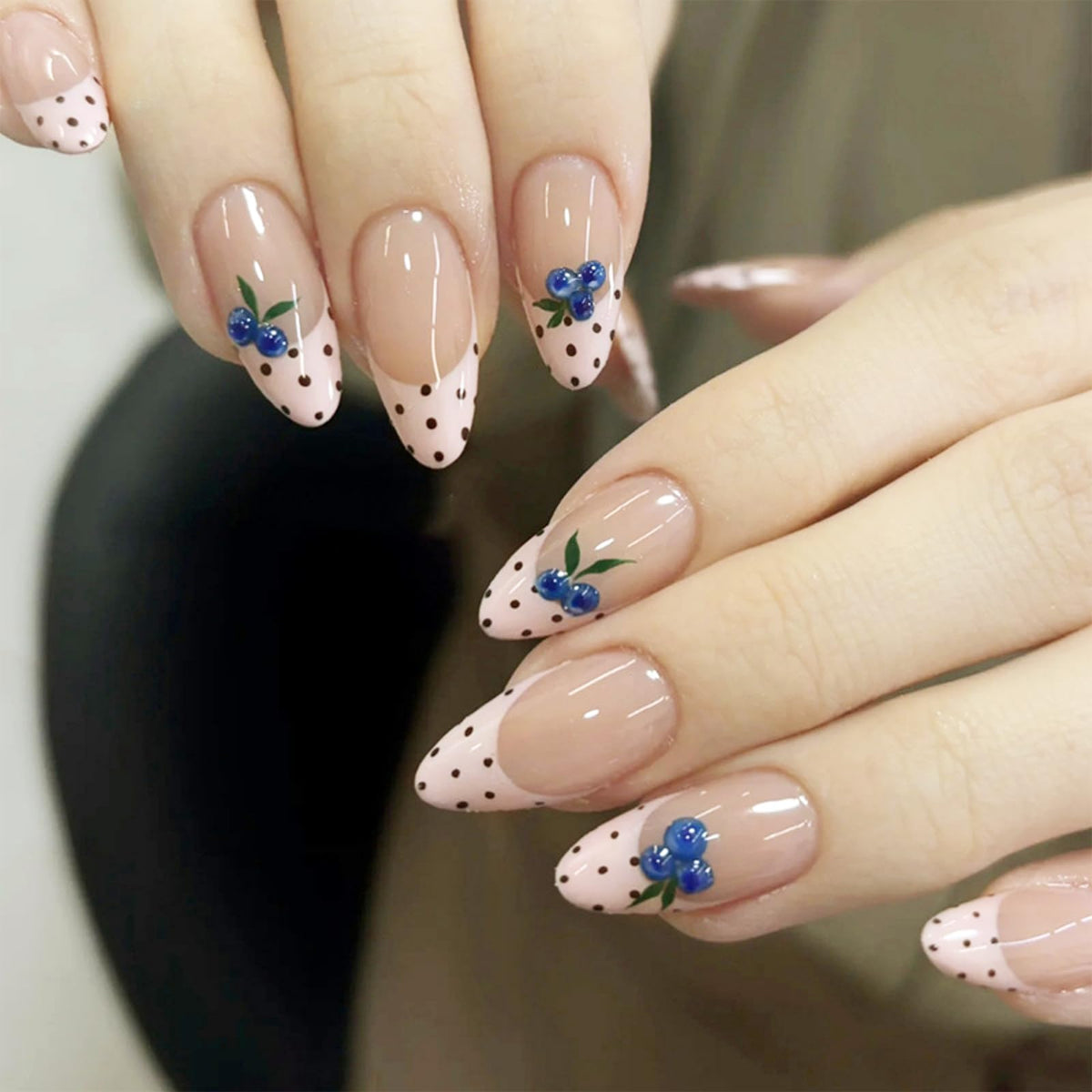 Short Almond Press on Nails Nude Ombre Glossy Fake Nail 30pcs