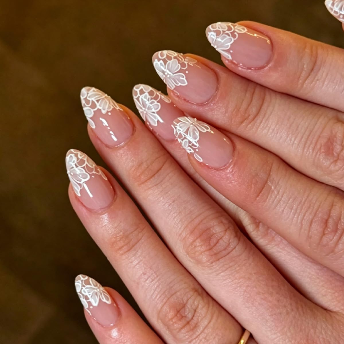 White Flower Press on Nails French Tip Fake Nails Medium Almond False Nails Glossy Artificial Stick on Nails Full Cover Acrylic Nails for Women Manicure 24Pcs