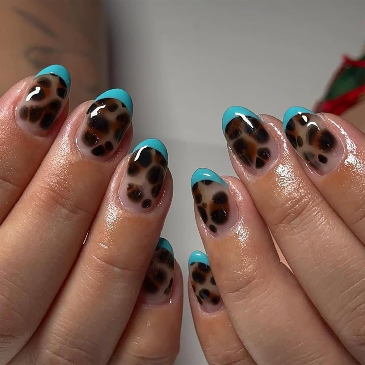 Medium Almomnd Press on Nails - Elegant White Floral Bridal Fake Nails