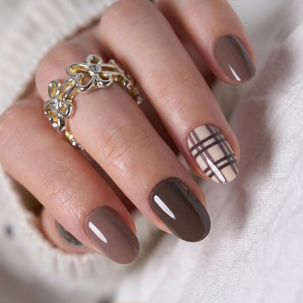 CurvLife Short Oval Chrome Nude Press On Nails, Champagne Pearl, Soft Gel