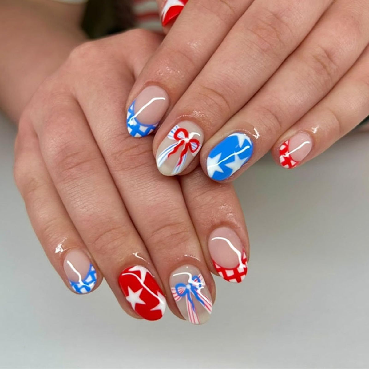 30Pcs Handmade Press on Nails Medium Almond Shape 3D Flower Fake Nails with Chrome Gold Foil Leaves Pearl Designs Nude White Shiny Acrylic Nails Reusable Full Cover Artificial False Nails for Women