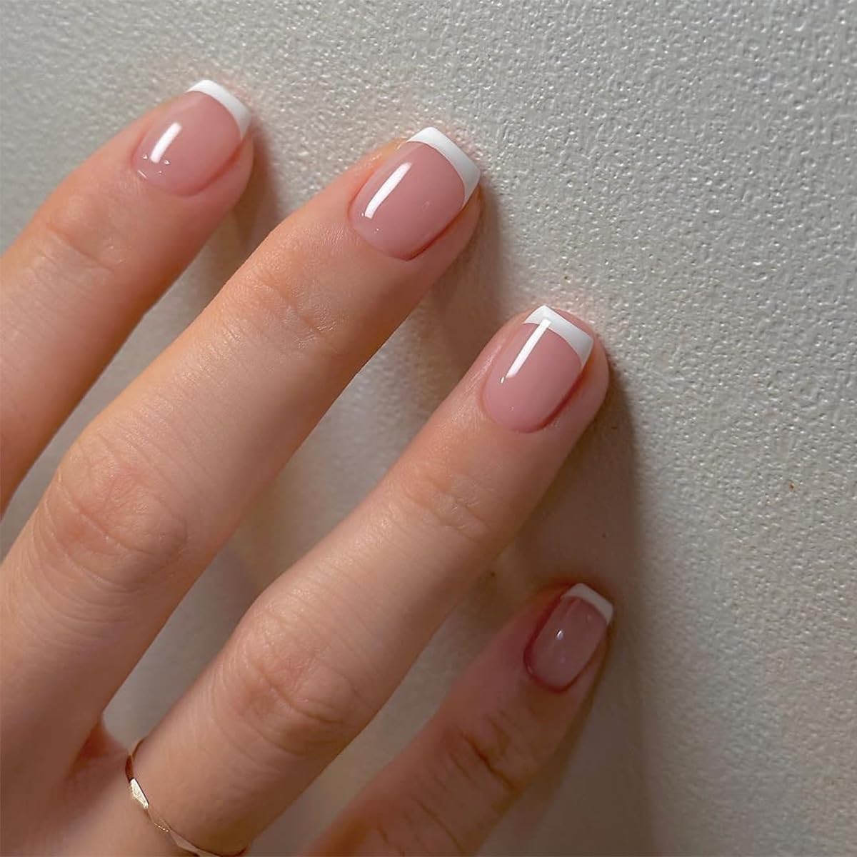 White French Tip Press on Nails Short Fake Nails with Chrome Gold Line Designs French Nails Press ons Nail Tips Stick on Nails Almond Shape Acrylic False Nails Finger Manicure for Women Daily Wear