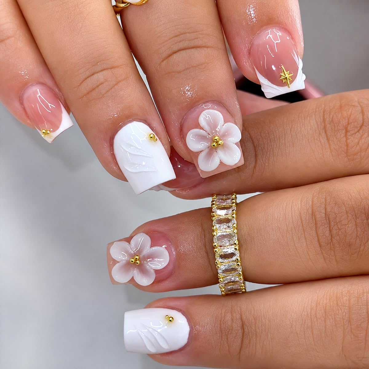 24Pcs White Flower Press on Nails Gold Bead Star French Tip Fake Nails