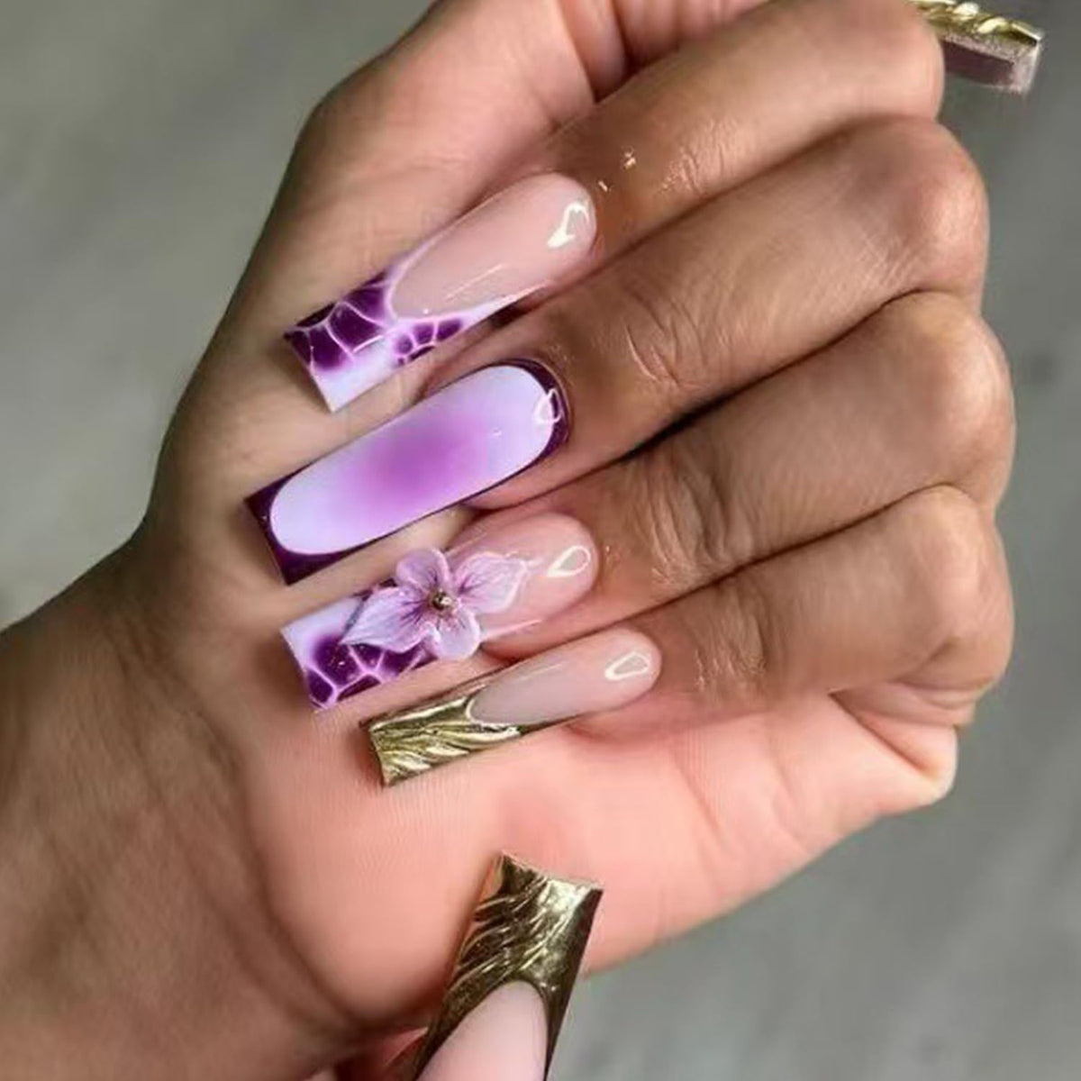24Pcs Long Press on Nails Luxury Rhinestone Fake Nails French Glue On Nail with Sparkly Rhinestones Gem Silver Lines Designs Shiny Acrylic False Nails for Women Manicure Decoration