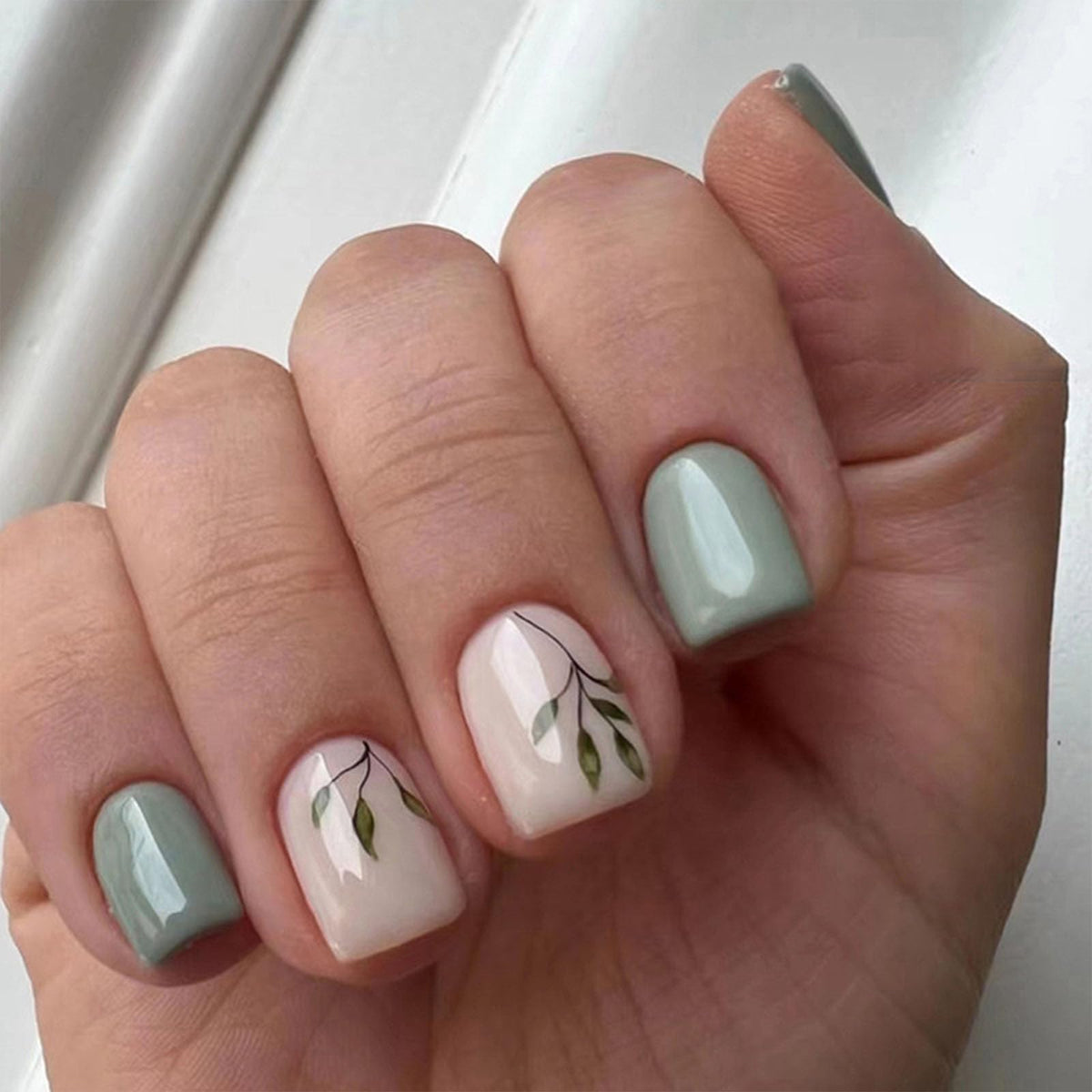Short Press on Nails Square Nude Ombre Fake Nails Press ons White Glue Stick on Nails with Designs Full Cover Acrylic Glossy Artificial Cute False Nail for Women Girls 24 Pcs