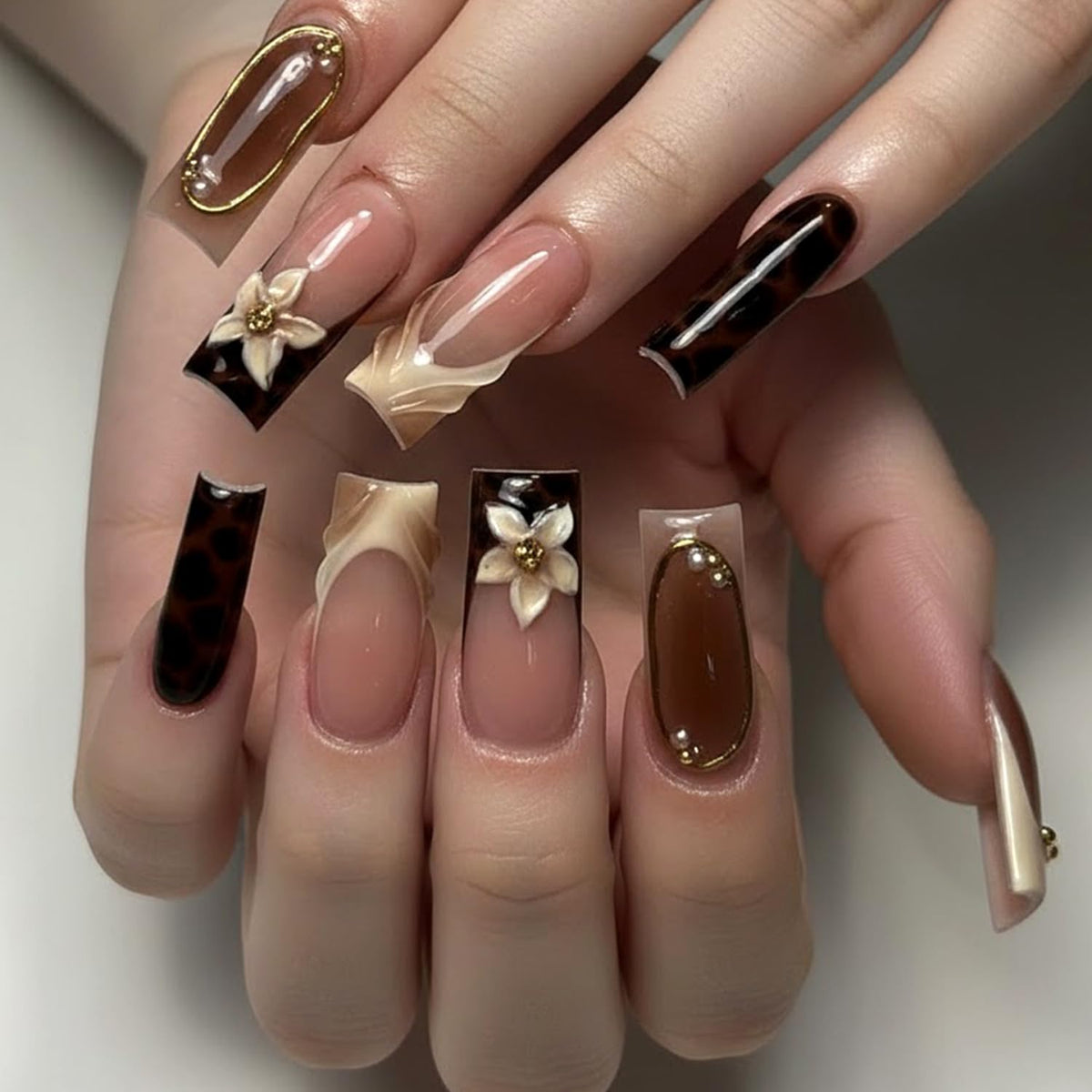 Short Square Press on Nails Flower White French Tip Fake Nails with 3D Floral Gold Bead Designs Glossy Reusable Full Cover Stick on False Nail Set for Women 24 Pcs
