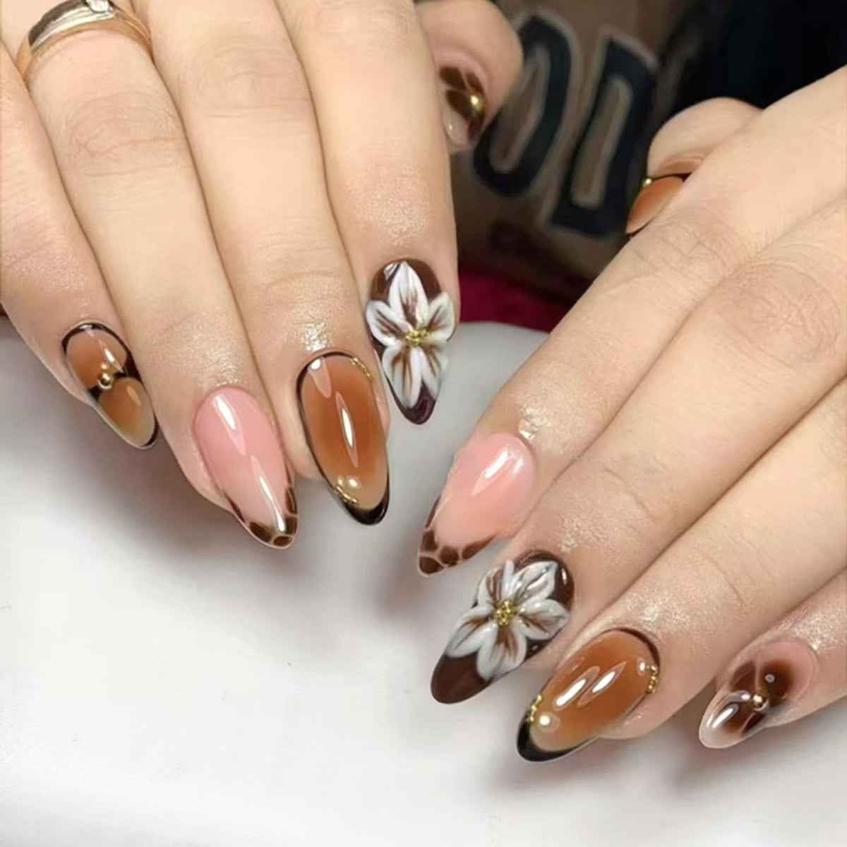 24Pcs French Tip Press on Nails Gloss Short Almond Fake Nails Bow Designs White French Nails Pearl Press ons Cute False Nails Artificial Rhinestones Stick on Nails Acrylic Nails for Women Nail Decor
