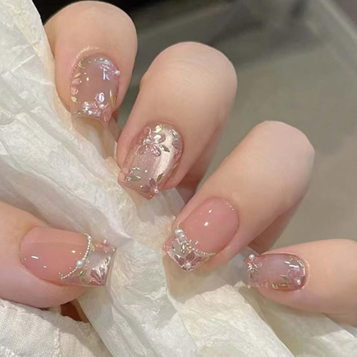 Cat Eye Press On Nails Short Square 3D Floral Pearl Wedding Nails 24PCS