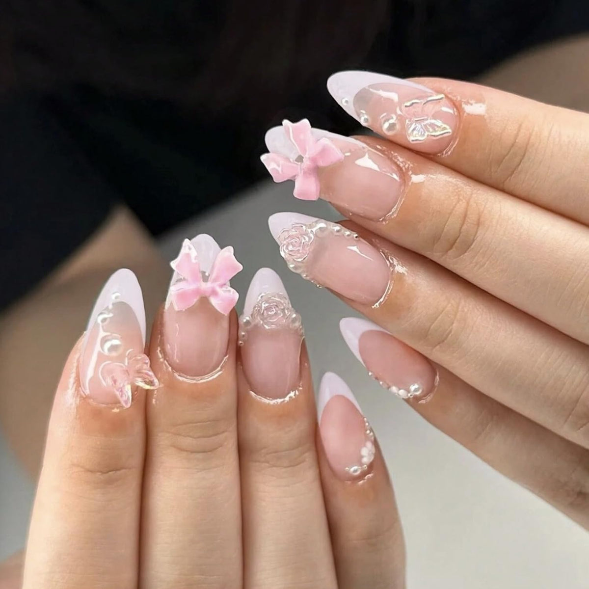 24Pcs French Tip Press on Nails Gloss Short Almond Fake Nails Bow Designs White French Nails Pearl Press ons Cute False Nails Artificial Rhinestones Stick on Nails Acrylic Nails for Women Nail Decor
