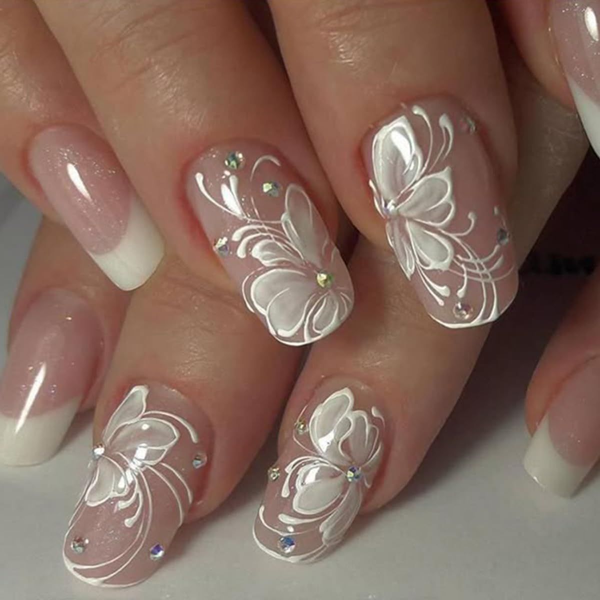 Short Square Press on Nails French Fake Nails Ombre Acrylic Nails Press on Full Cover Glossy False Nails Artificial Stick on Nail for Women Manicure Decoration 24PCS