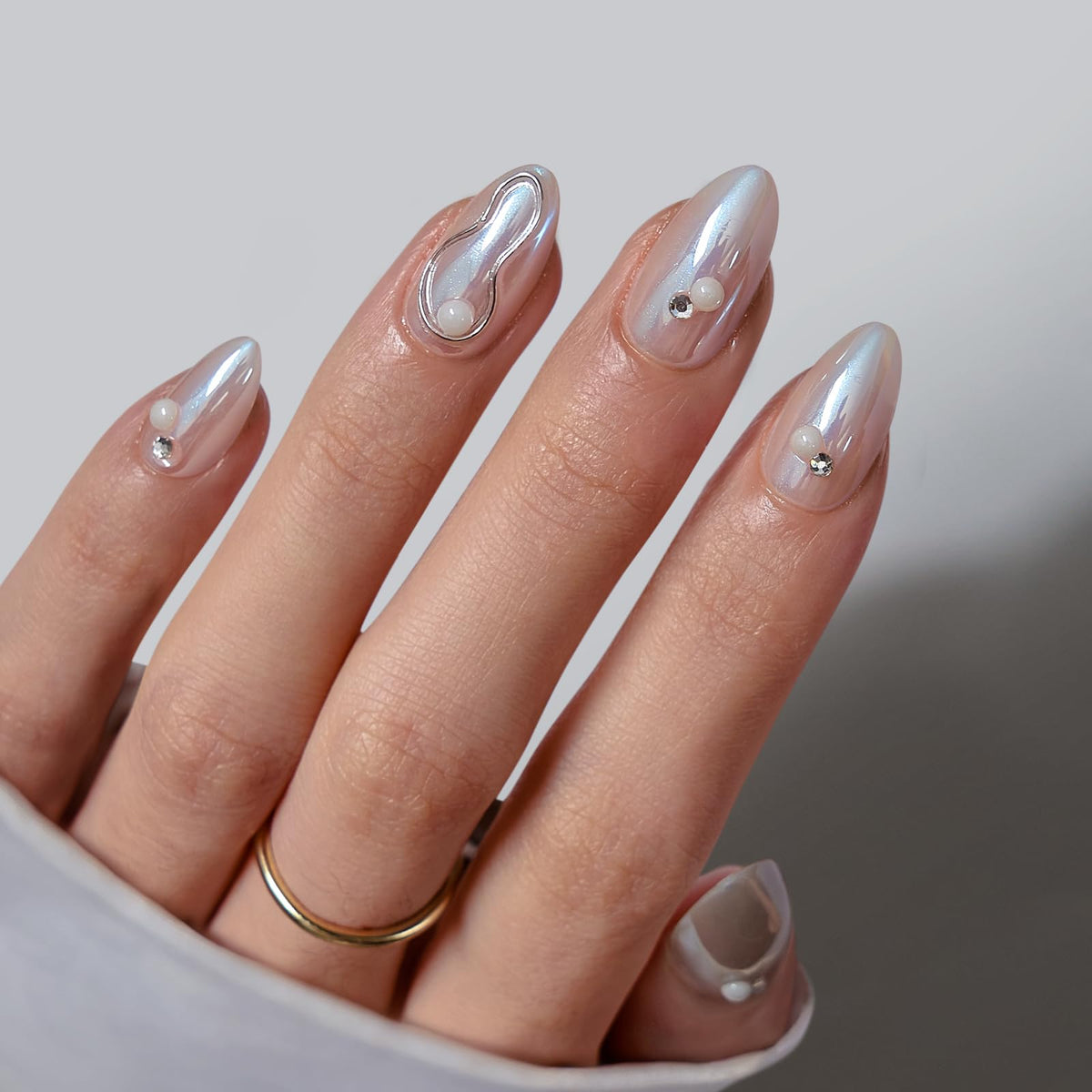 BTArtbox Press On Nails, Short Almond French Tip Nails, 32Pcs Full Kit