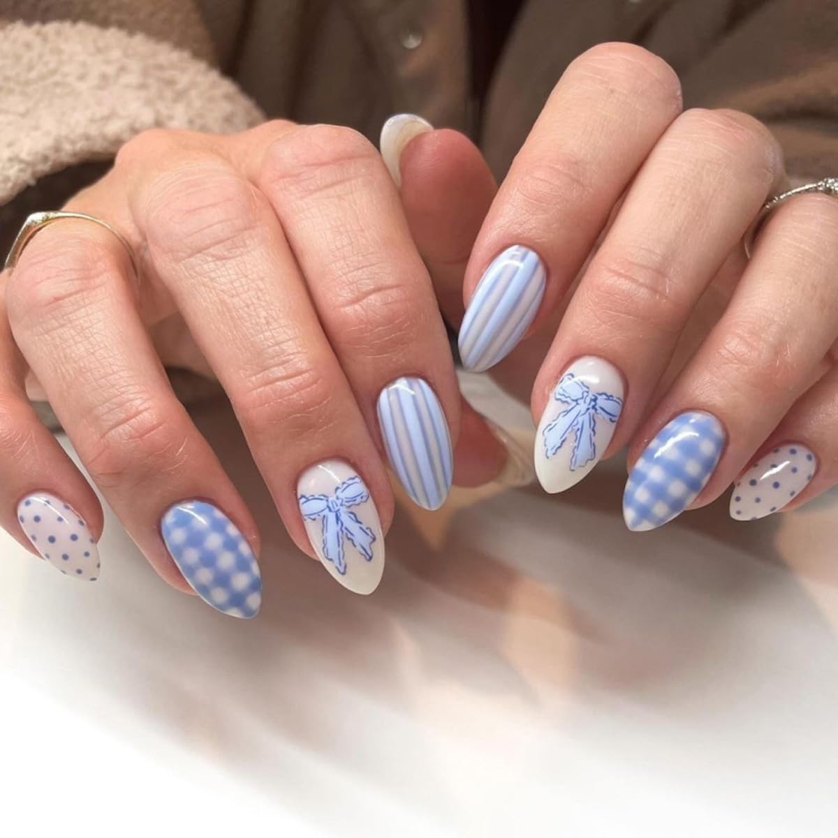 Medium Almomnd Press on Nails - Elegant White Floral Bridal Fake Nails