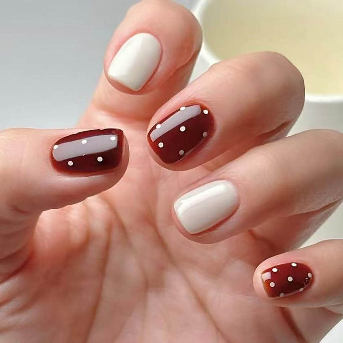 French Tip Press on Nails Glitter Petite Short Square Fake Nails Pink Nude Glossy Design Sparkly False Nails Glue on Nails with Full Cover Acrylic Stick for Women Girls Nail Decorations 24Pcs