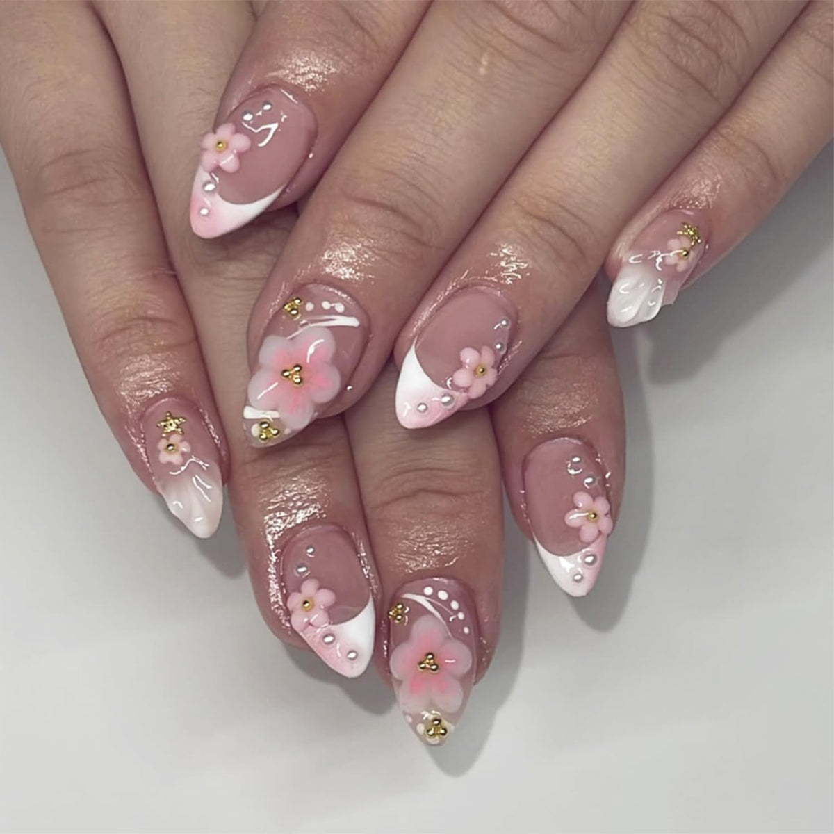 24pcs White French Tip Press on Nails Medium Almond Fake Nails with 3D Bow Acrylic Nails Design Gold Line Stick on Nails French False Nails Kit Full Cover Glue on Nails for Women Nail Decoration