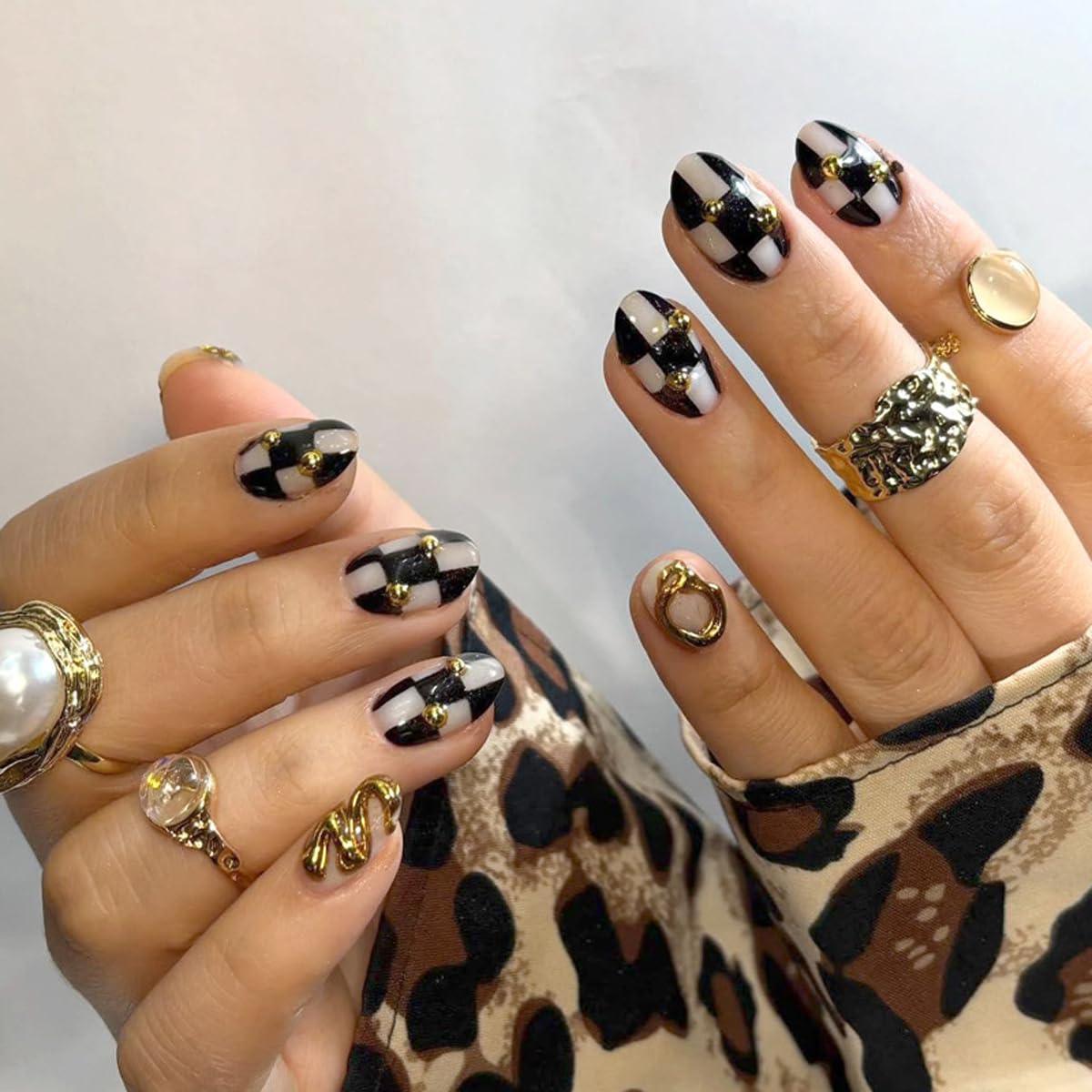 Medium Almomnd Press on Nails - Elegant White Floral Bridal Fake Nails