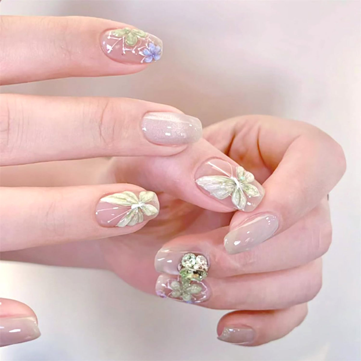 24Pcs French Tip Press on Nails Gloss Short Almond Fake Nails Bow Designs White French Nails Pearl Press ons Cute False Nails Artificial Rhinestones Stick on Nails Acrylic Nails for Women Nail Decor