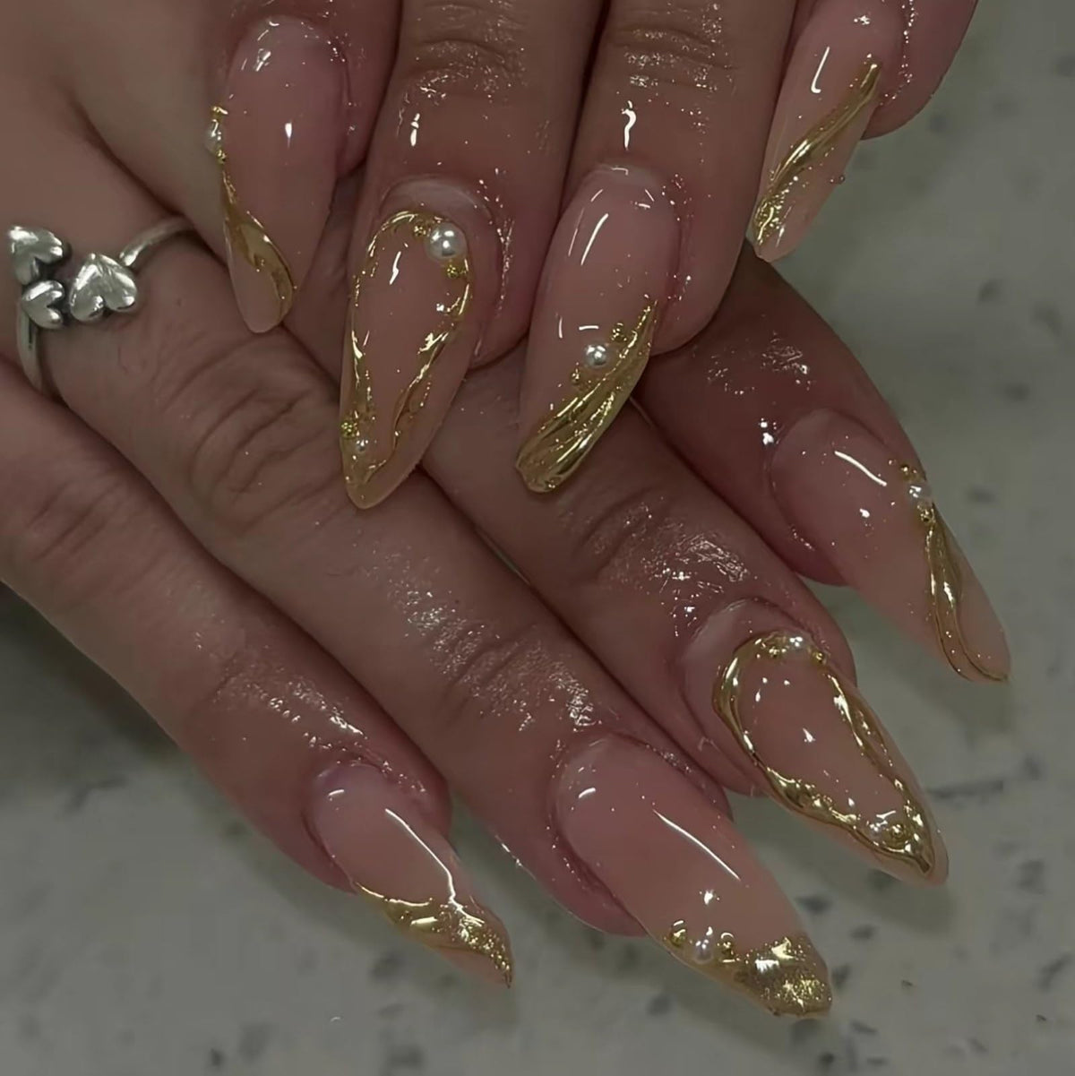 French Tips Press on Nails Medium Almond Nails Press on with 5D Flower Charm Design Glossy Brown Glue on Nails Water Ripple Rhinestones Fake Nail Reusable Fall Winter Nail for Women Manicure 24Pcs