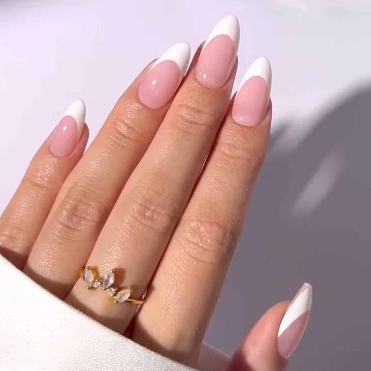 White Flower Press on Nails French Tip Fake Nails Medium Almond False Nails Glossy Artificial Stick on Nails Full Cover Acrylic Nails for Women Manicure 24Pcs