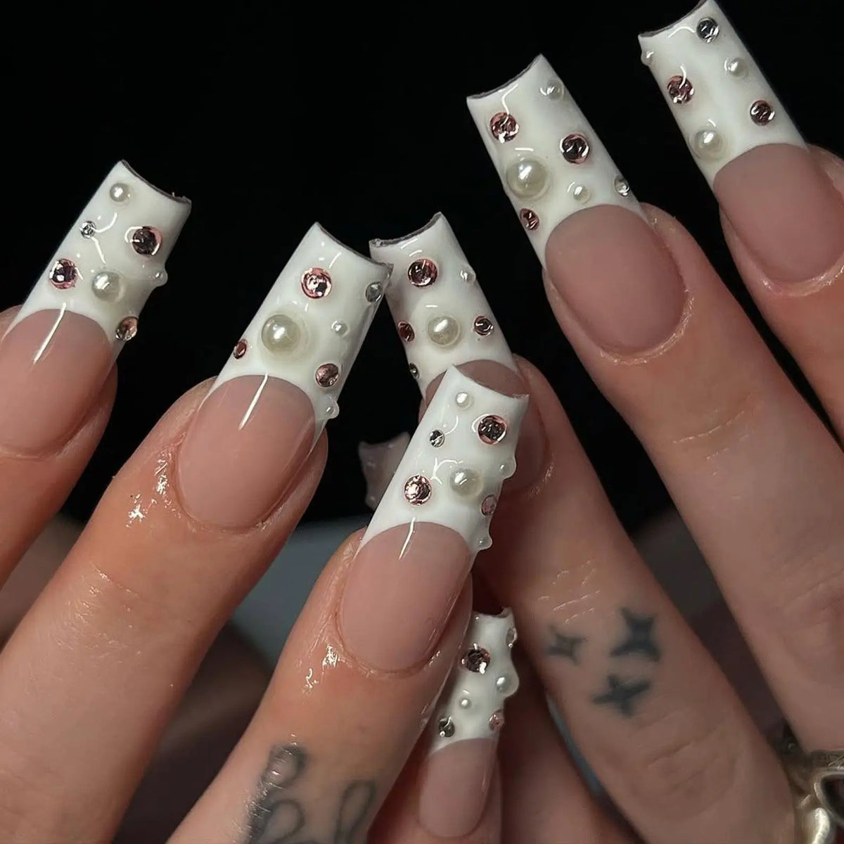 Alice WonderNails – French Tip Wedding Press-On Nails with Pearls & Rhinestones | Classic Elegant Bride Nail Art for Event Nails – AW239