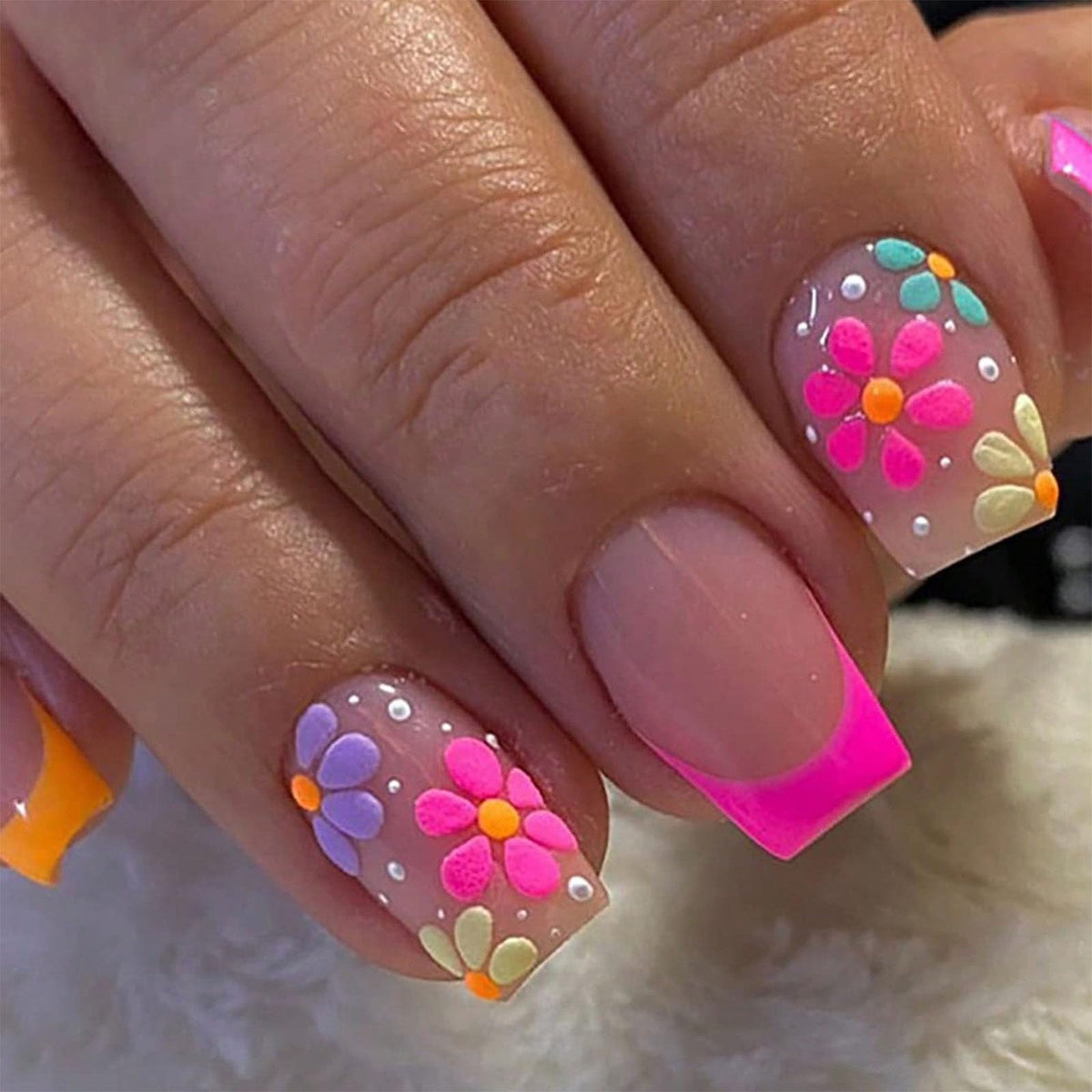 Short Press on Nails Square Fall Burgundy Fake Nails with Golden Glitter Designs Acrylic Nails Press ons Reusable Glue on Nails for Women and Girls Daily Wear 24 Pcs