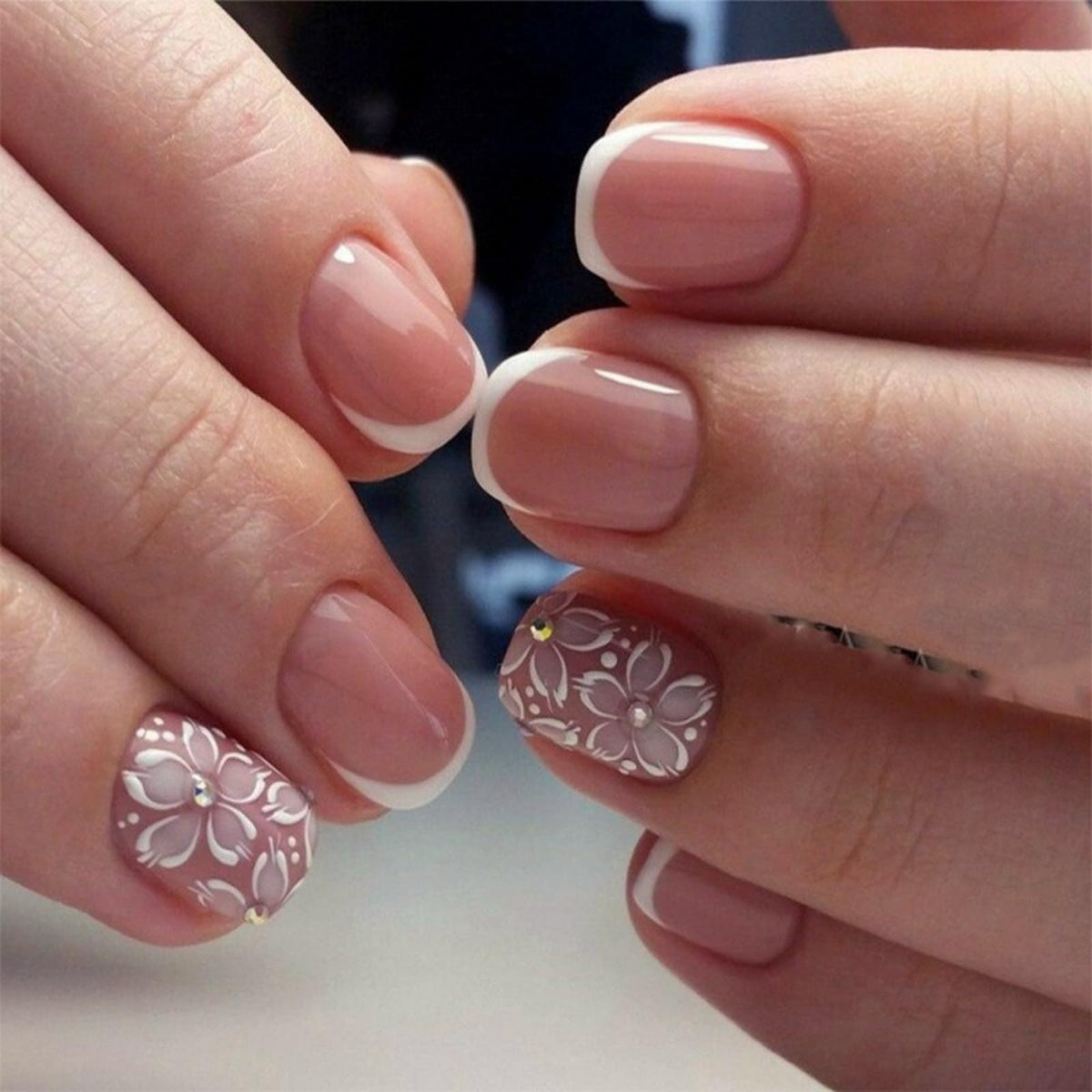 French Tip Press on Nails Glitter Petite Short Square Fake Nails Pink Nude Glossy Design Sparkly False Nails Glue on Nails with Full Cover Acrylic Stick for Women Girls Nail Decorations 24Pcs