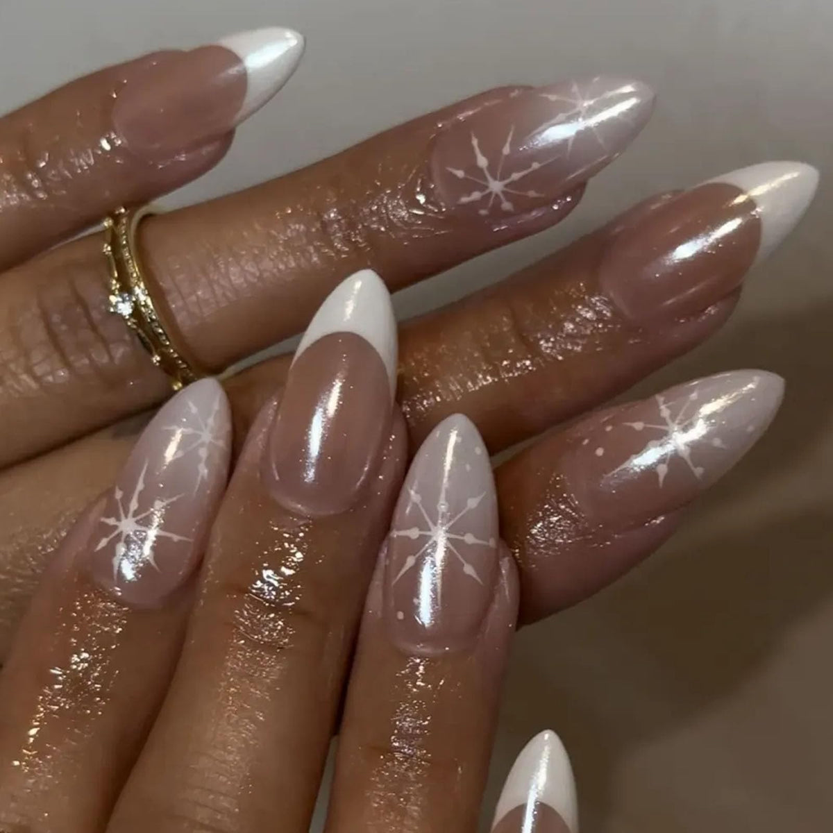 Spring Press on Nails Almond Medium Fake Nails with White Flower Designs French Tip Nails Press ons Light Green False Nails Glossy Glue on Nails Acrylic Nails Nude Stick on Nails for Women 24Pcs