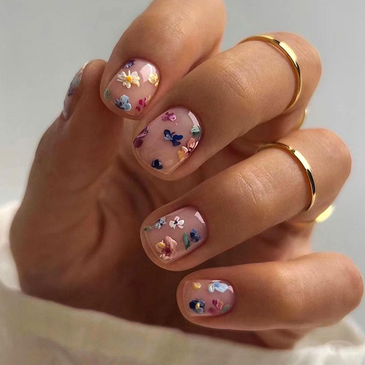 Short Press on Nails Square Nude Ombre Fake Nails Press ons White Glue Stick on Nails with Designs Full Cover Acrylic Glossy Artificial Cute False Nail for Women Girls 24 Pcs