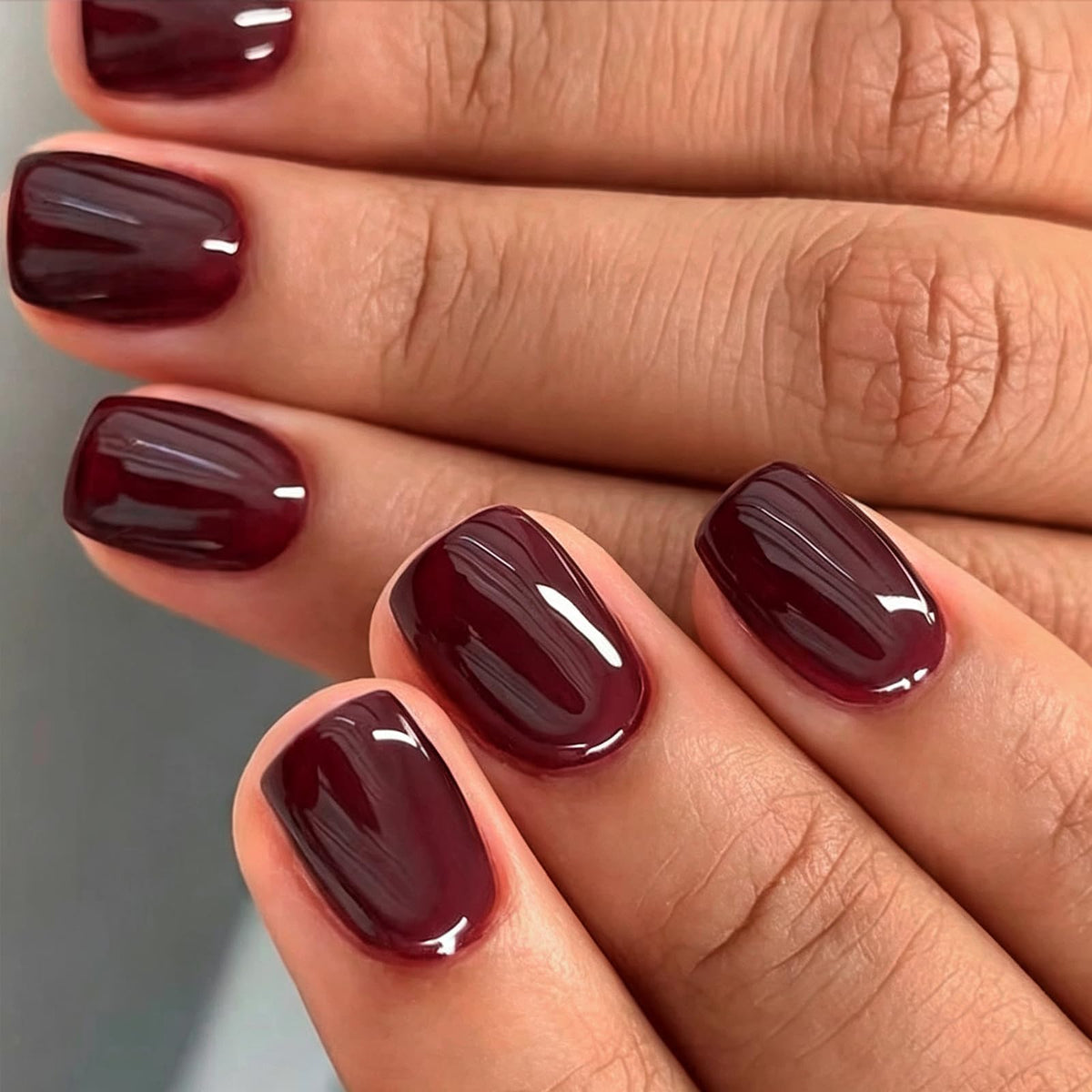 Pearl White Chrome Press on Nails Short Oval-Bling Glazed Design Chrome Glue on Nail, Salon Quality Shiny Full Cover Stick on Natural Fake Nail with Full Nail Kit for Women Bridal Wedding 32PCS