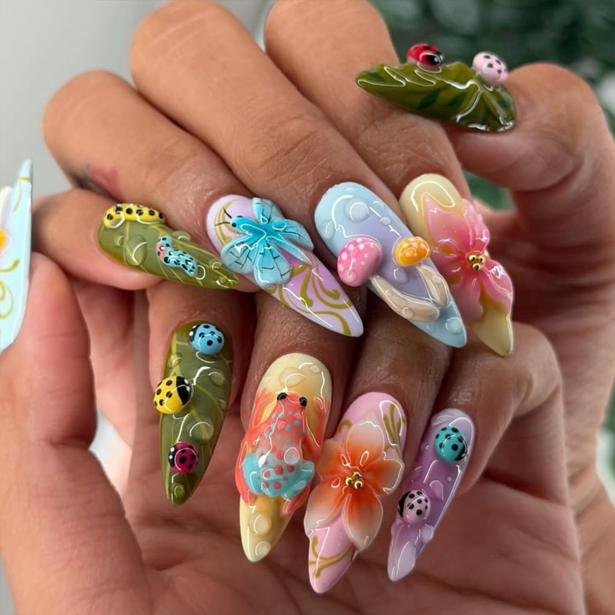 24Pcs White French Tip Press on Nails Medium Almond Fake Nails with Heart Pearl Design French Tip False Nails Cute 3D Bow Gems Stick on Nail Full Cover Reusable Glue on Nails for Women Wedding Daily