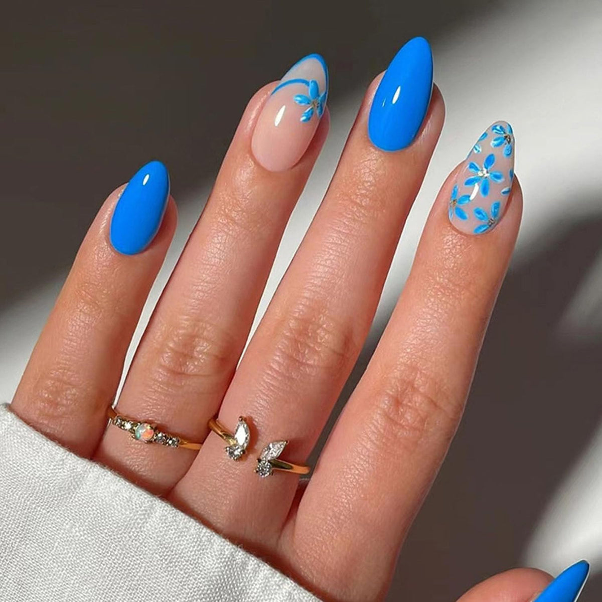 Short Press On Almond Fake Nails - Flower Acrylic Fall Nails Press Ons Full Cover Glue On Cute False Floral Stick On Nails for Women - 30 Pcs