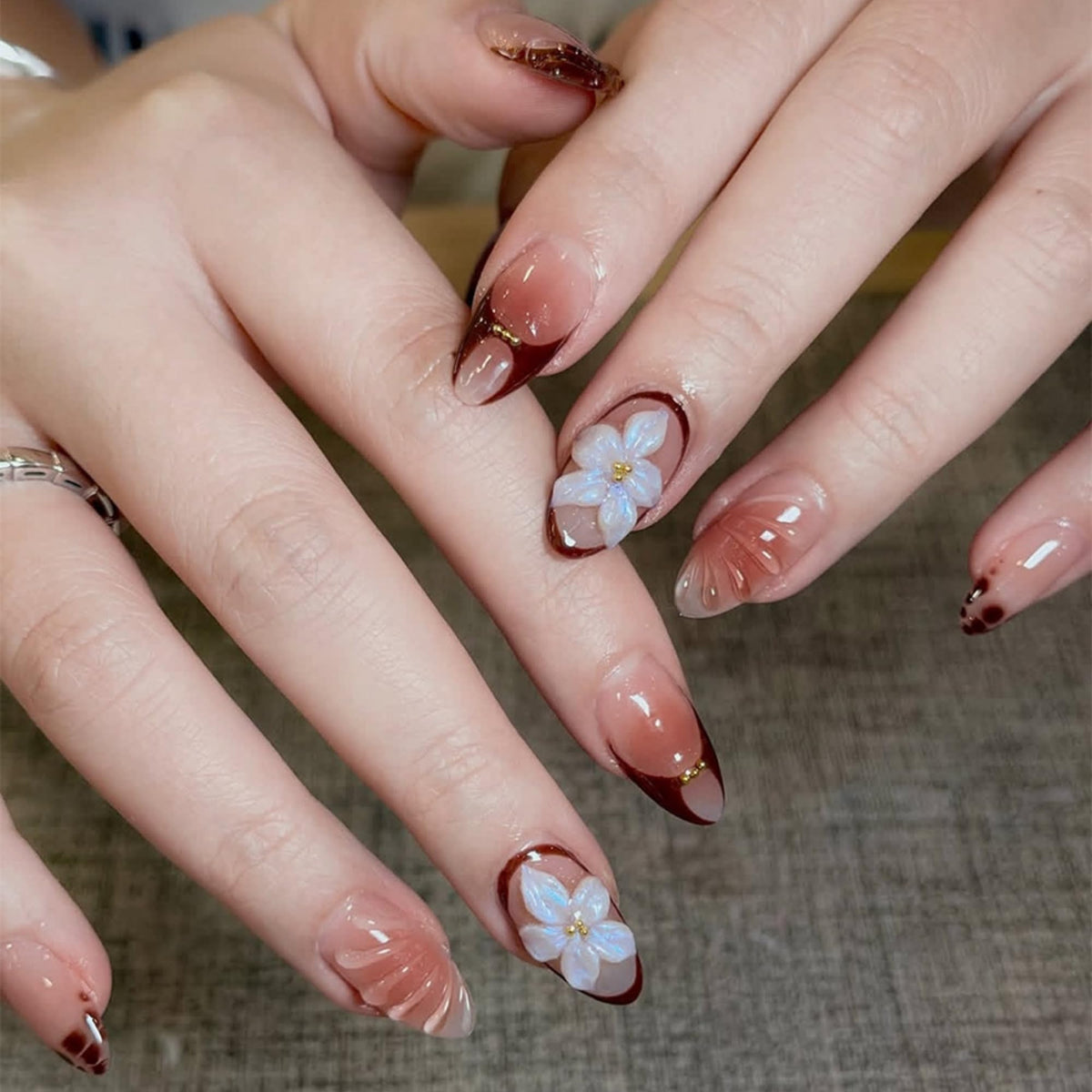 Short Almond Press on Nails Nude Ombre Glossy Fake Nail 30pcs