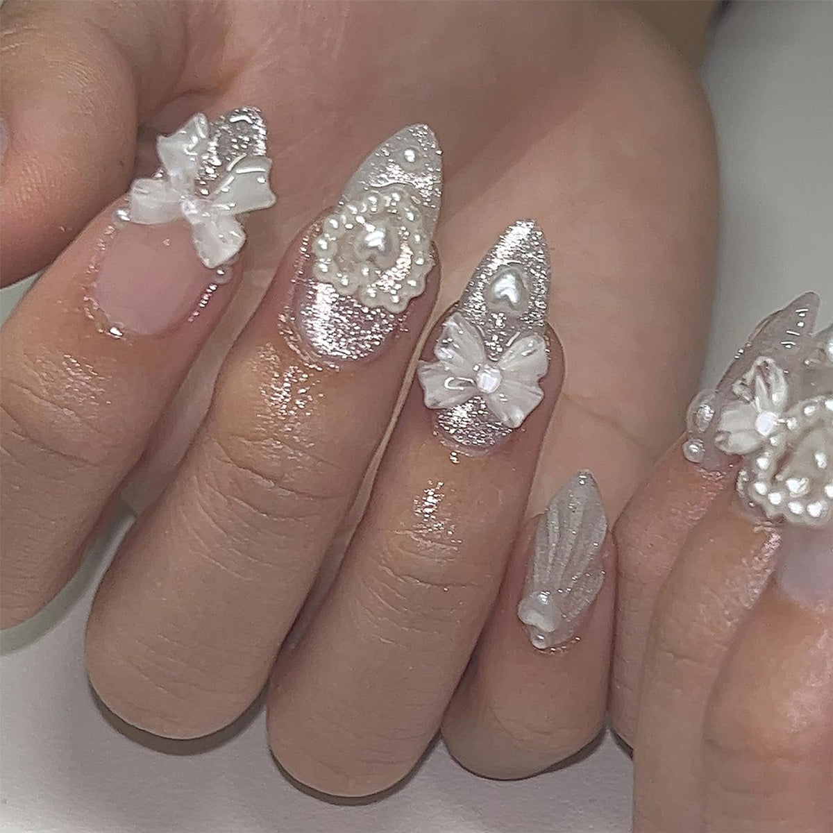 24Pcs French Tip Press on Nails Gloss Short Almond Fake Nails Bow Designs White French Nails Pearl Press ons Cute False Nails Artificial Rhinestones Stick on Nails Acrylic Nails for Women Nail Decor