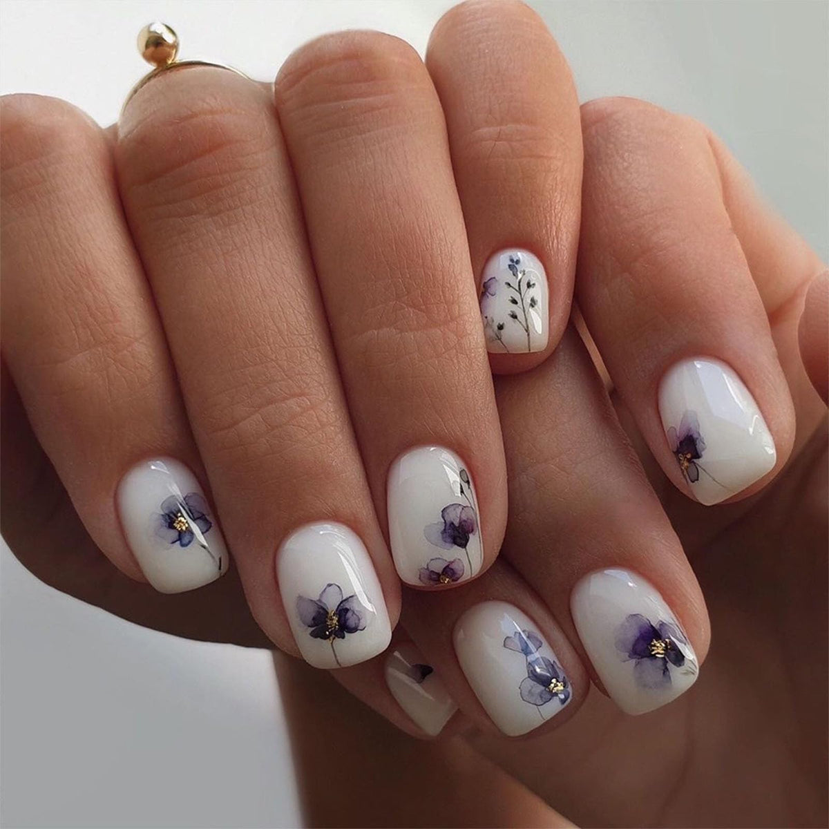 Short Press on Nails Square Fall Burgundy Fake Nails with Golden Glitter Designs Acrylic Nails Press ons Reusable Glue on Nails for Women and Girls Daily Wear 24 Pcs