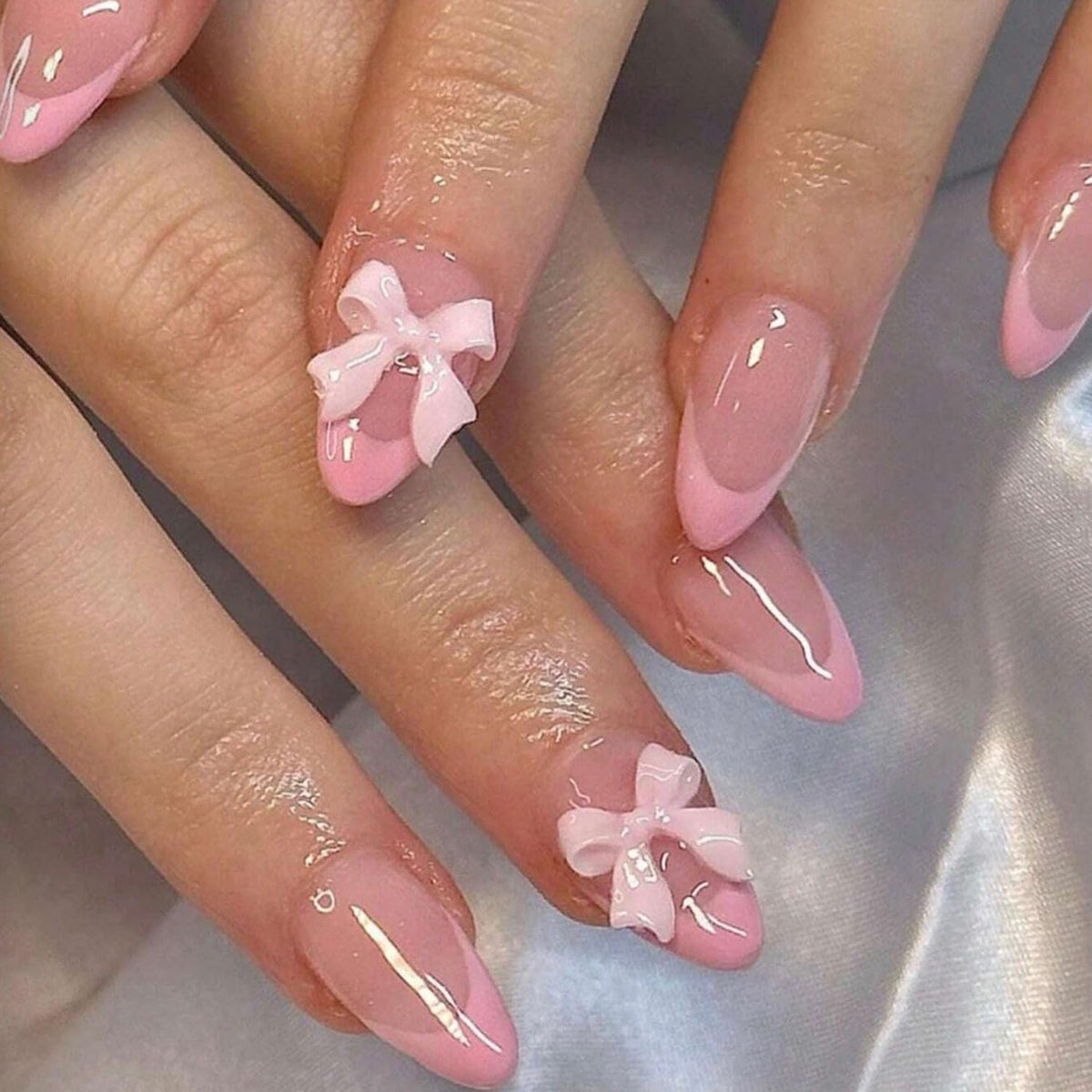 24Pcs French Tip Press on Nails Gloss Short Almond Fake Nails Bow Designs White French Nails Pearl Press ons Cute False Nails Artificial Rhinestones Stick on Nails Acrylic Nails for Women Nail Decor