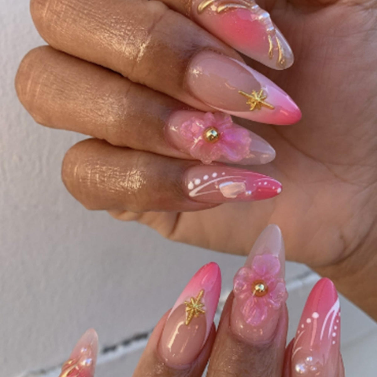 Short Almond Press on Nails Nude Ombre Glossy Fake Nail 30pcs