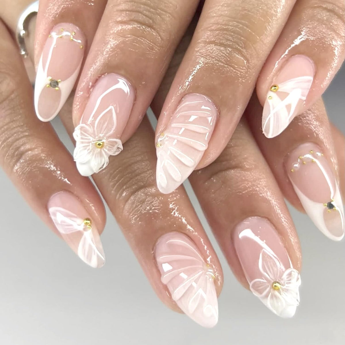 24Pcs French Tip Press on Nails Gloss Short Almond Fake Nails Bow Designs White French Nails Pearl Press ons Cute False Nails Artificial Rhinestones Stick on Nails Acrylic Nails for Women Nail Decor