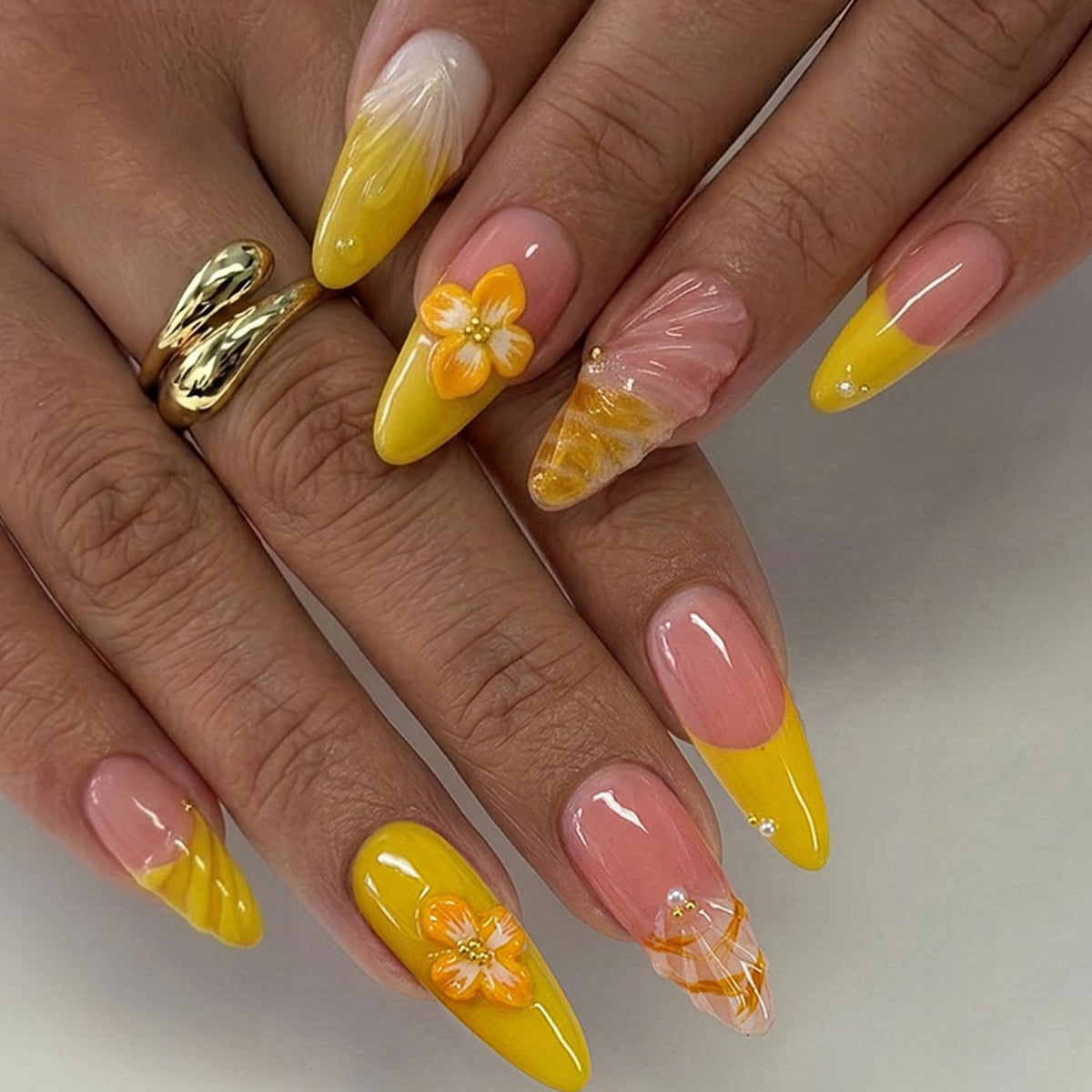 10Pcs Handmade Press On Nails 3D White Floral Luxury Diamond Coffin M